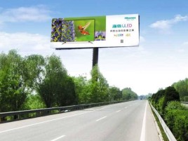 西峡高速擎天柱广告牌的特点和优势